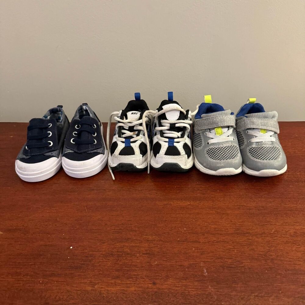 THREE Boy Shoes, Size 4 [Shoe 229]